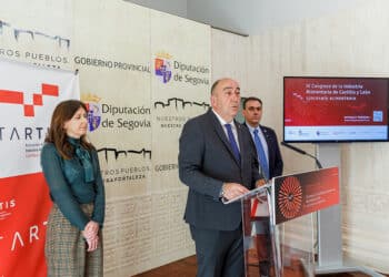 Raquel Alonso, Miguel Ángel de Vicente y Santiago Miguel presentan el IV Congreso de la Industria Alimentaria de Castilla y León. / NACHO VALVERDE - ICAL