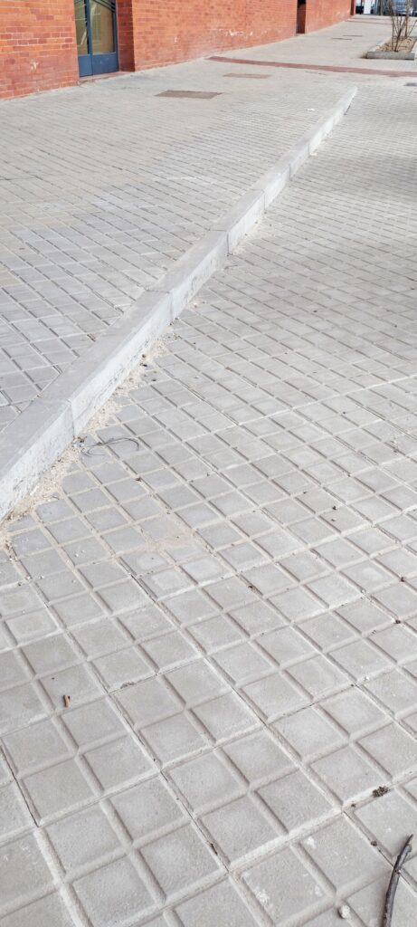 Escalón de la plaza de Bécquer.