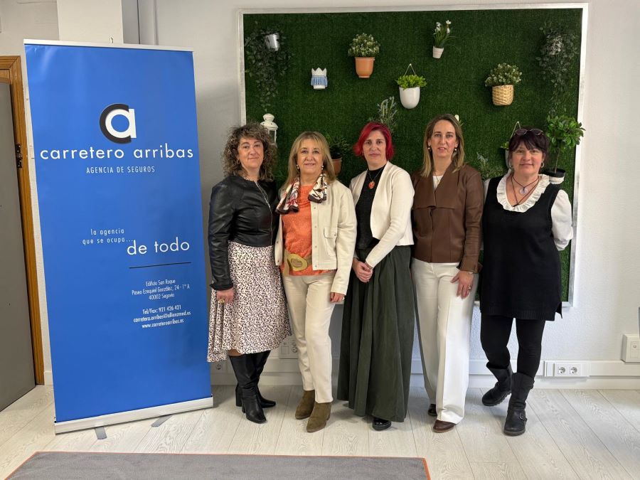 Equipo de profesionales cualificadas que componen en la actualidad Carretero Arribas S.L. Mabel Arribas, segunda por la izquierda.