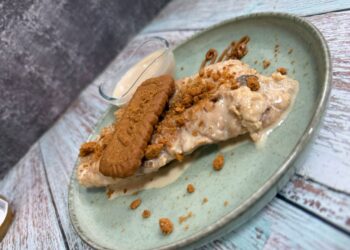 Torrija con sirope de galleta Lotus, una de las versiones más innovadoras junto a la caramelizada con azúcar moreno.