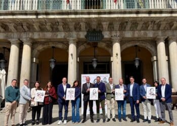 Foto de familia durante la presentación del III FID Segovia Recoletas Salud./FID