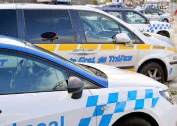 Vehículos de la Policía Local. / E.A.