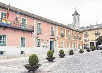 Fachada del Ayuntamiento de la localidad en una imagen de archivo / E.A.