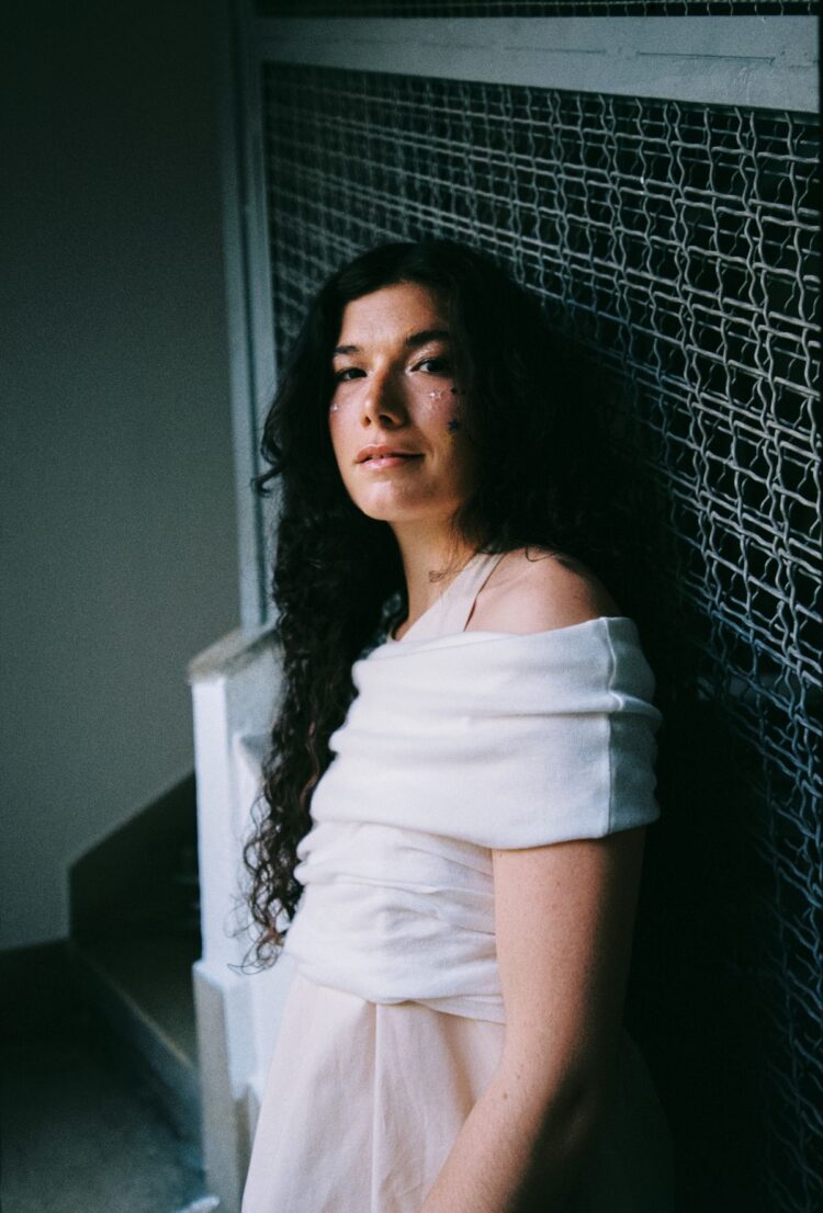 Begut presentará su primer álbum.