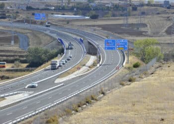 Fotografía de archivo. Vista de una carretera de la provincia / KAMARERO