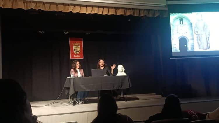 Momento de la conferencia. /AYUNTAMIENTO DE CUÉLLAR