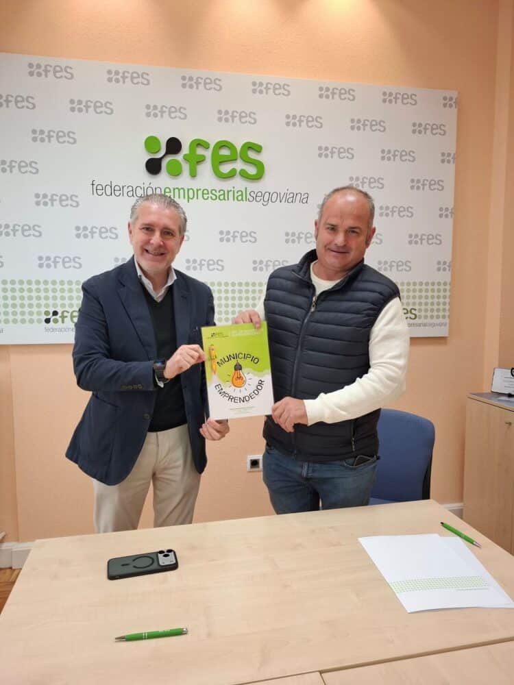 Firma del acuerdo entre ambas instituciones / FES