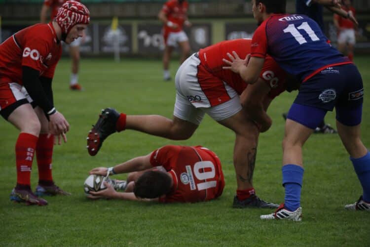 Un instante del encuentro en el campo de Paraninfo de Ciudad Universitaria entre el equipo segoviano y el Cisneros. /RAC LOBOS