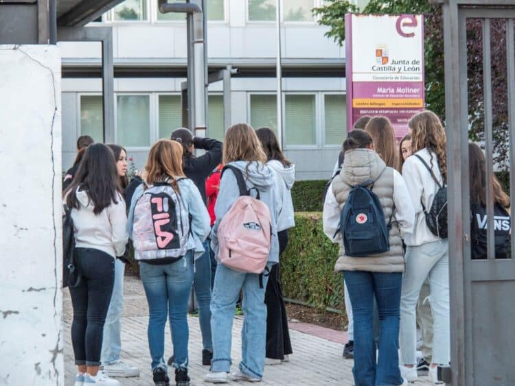 Alumnas en el IES María Moliner. /NEREA LLORENTE