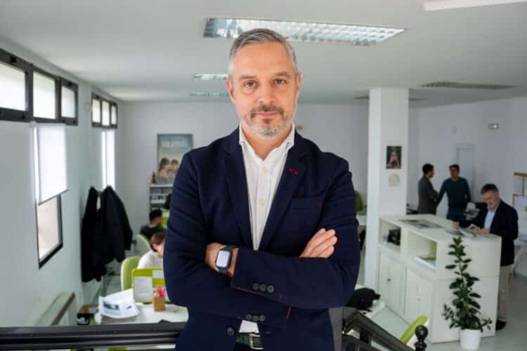 Juan Bravo, en la redacción de El Adelantado. / Héctor Criado