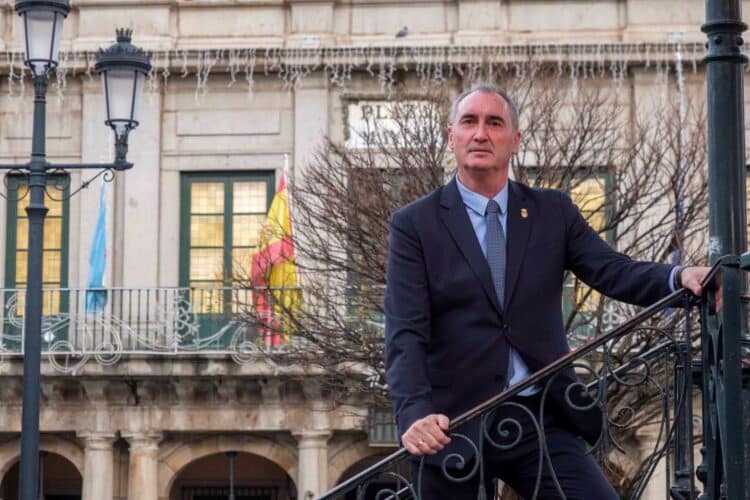 “Son unos presupuestos que hasta podría presentar y defender el PSOE si los leyeran de verdad” 1 José Mazarías, alcalde de Segovia. / KAMARERO