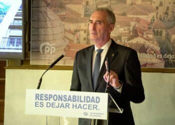 El alcalde José Mazarías, en la comparecencia de este miércoles en Cándido. /Héctor Criado