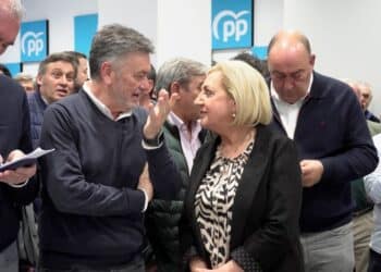 La candidatura del PP tras conocer los resultados. / Héctor Criado