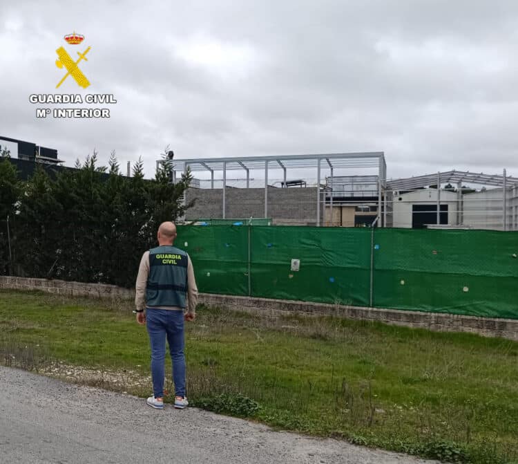 Sustrajeron material de acero inoxidable, ocasionando unos daños a la empresa por un valor total de 26.317,50 euros / GUARDIA CIVIL