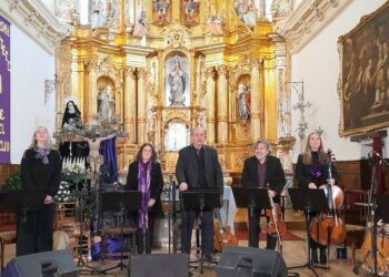 Actuación celebrada en el marco del altar mayor del templo / LOURDES MATARRANZ
