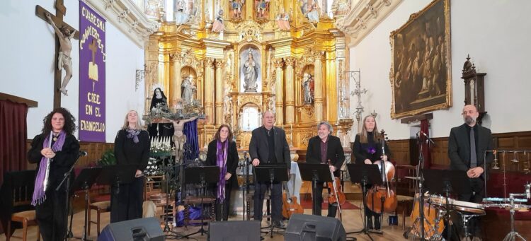Actuación celebrada en el marco del altar mayor del templo / LOURDES MATARRANZ