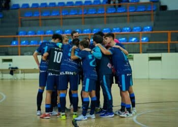 La plantilla del equipo segoviano antes de un encuentro./FS VALVERDE