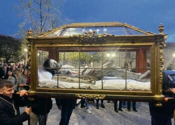 El Cristo Yacente en la Urna de Villacastín. /  Pedro Gutiérrez López