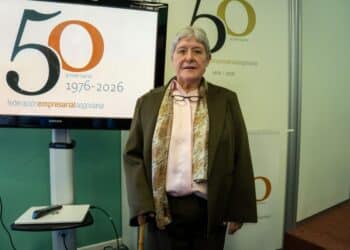 Visitación Cantalejo Sanz, hace unos días, en la FES recibiendo un homenaje a su trayectoria pionera. / HÉCTOR CRIADO