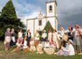 Madres, hijas y abuelas comparten escenario en este proyecto que rescata el folklore castellano y demuestra que la música tradicional sigue viva.