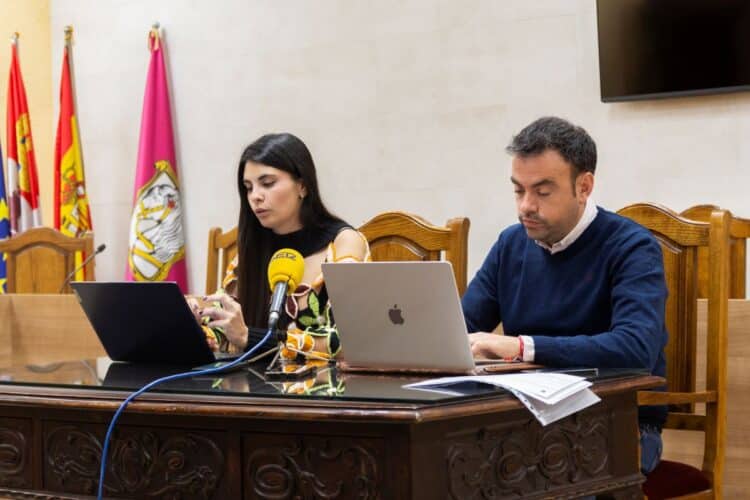 El Ayuntamiento de Cuéllar cierra el presupuesto de 2025 con un superávit de 1,75 millones y cerca de 3 millones de euros de remanente 1 Presentación de la liquidación del presupuesto municipal de 2025 / AYTO. DE CUÉLLAR