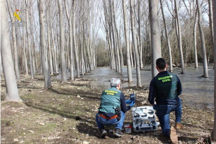 Investigadas una empresa y una persona por el presunto vertido de aguas residuales industriales al río Pirón 1 La operación, denominada ‘Ammonium’, se inició en septiembre del pasado año / GUARDIA CIVIL