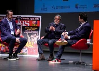 De izquierda a derecha, Carlos Jiménez, Pepu Hernández y Fran Fermoso en el Juan Bravo./ HÉCTOR CRIADO