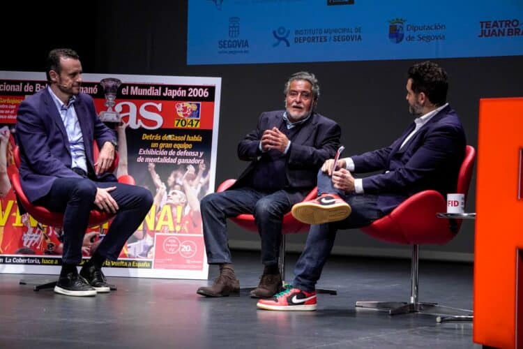 De izquierda a derecha, Carlos Jiménez, Pepu Hernández y Fran Fermoso en el Juan Bravo./ HÉCTOR CRIADO