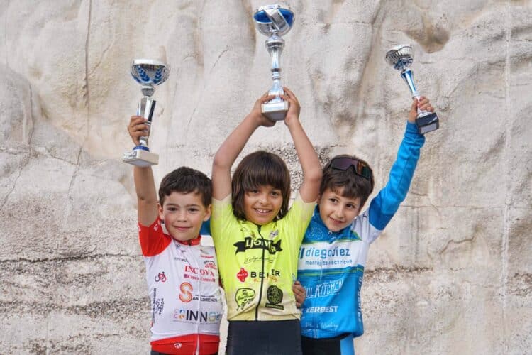 Podio de la categoría promesas, con Óliver Martín como segundo./ CC 53X13