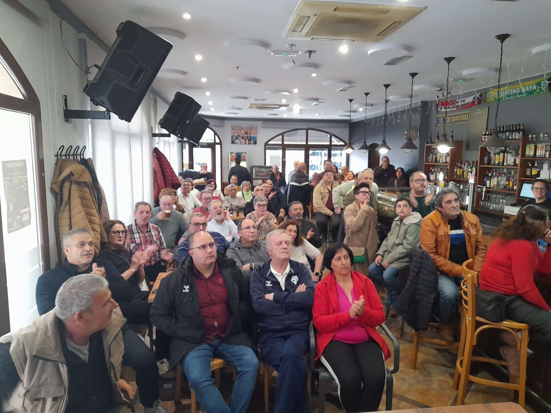 (25-24) El BM Nava vuelve a quedarse sin premio en el último segundo 2 03 2w 1