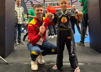 Enzo Jiménez, junto a su entrenador Juan Carlos García./ CLUB VICTORY