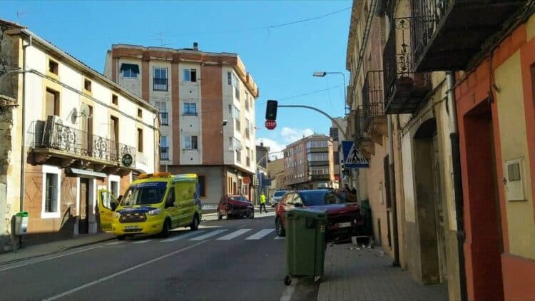Imagen de archivo de un accidente de circulación en la travesía de Cantalejo. / E.A.