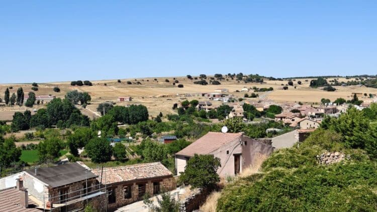 Vista de la localidad segoviana de Caballar en una fotografía de archivo / E.A.