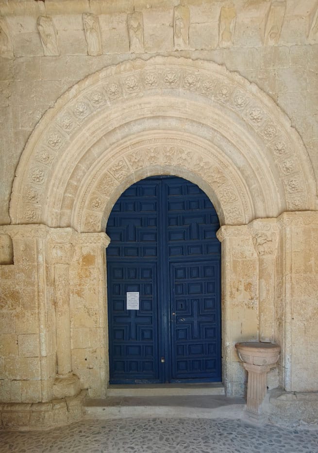 Portada de la iglesia de San Vicente Mártir en Pelayos del Arrollo.