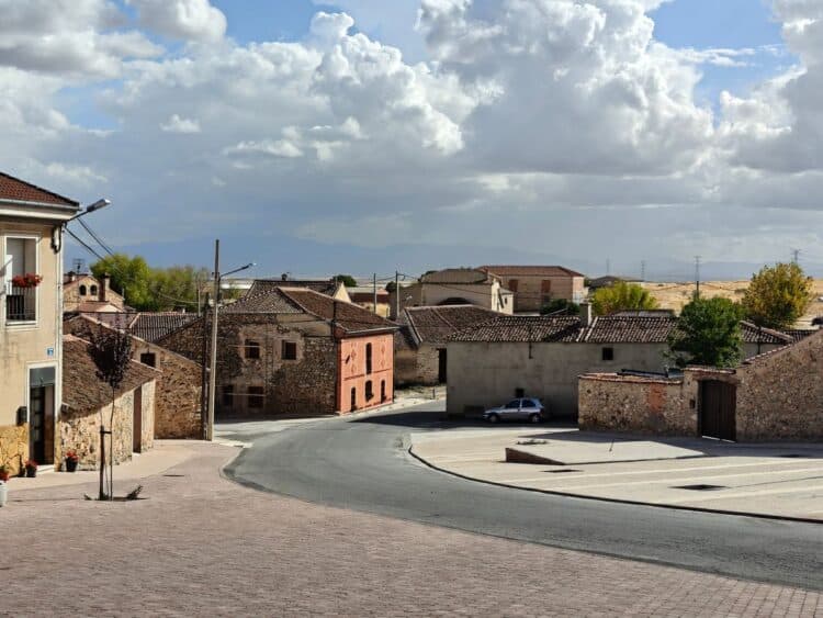 Vista de la localidad segoviana de Armuña en una fotografía de archivo / E.A.
