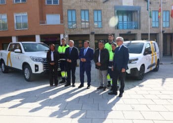Acto de entrega de dos vehículos de servicio para el ayuntamiento de La Cistérniga.