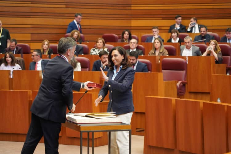 Alicia Gallego durante su toma de posesión como procuradora. / Leticia Pérez