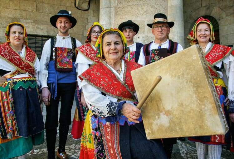 La Asociación del Pandero Cuadrado de Peñaparda, premio a la mejor iniciativa. / Vicente