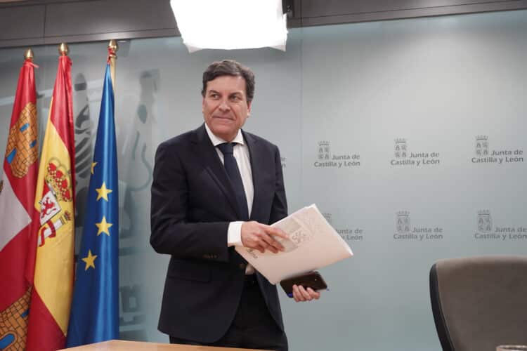 Carlos Fernández Carriedo durante la rueda de prensa posterior al Consejo de Gobierno. / Rubén Cacho