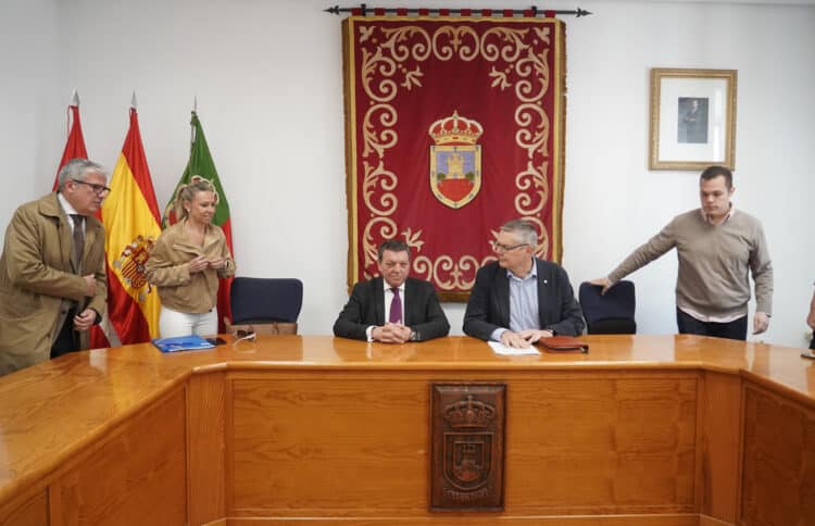 González Gago presenta la convocatoria en la mancomunidad ‘Bajo Pisuerga’. / Rubén Cacho