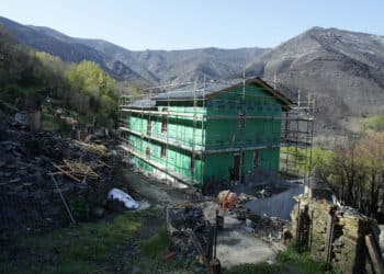 Dos de las viviendas están casi rehabilitadas por completo. / César Sánchez