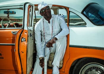 El leonés Manolo Quijano protagoniza la muestra al aire libre en la Plaza de la Catedral.