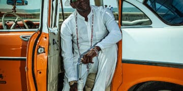 El leonés Manolo Quijano protagoniza la muestra al aire libre en la Plaza de la Catedral.