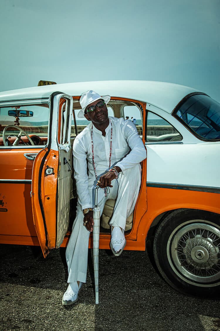 El leonés Manolo Quijano protagoniza la muestra al aire libre en la Plaza de la Catedral.