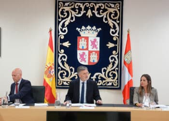 Primera reunión de la Mesa de las Cortes de la XII legislatura. / R. Valtero