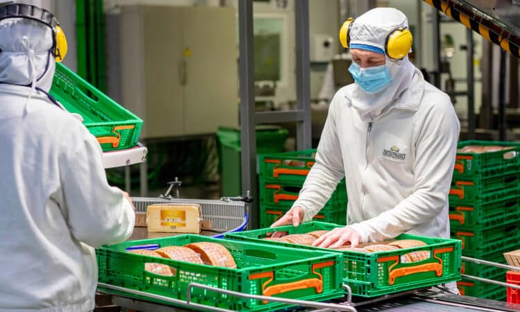 La compañía ha contado con 590 proveedores de la Comunidad en 2025.