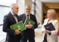 El Portavoz de Vox y la Portavoz del PP ofrecieron una rueda de prensa tras la reunión de la Mesa de las Cortes y de la Junta de Portavoces. / Rubén Cacho