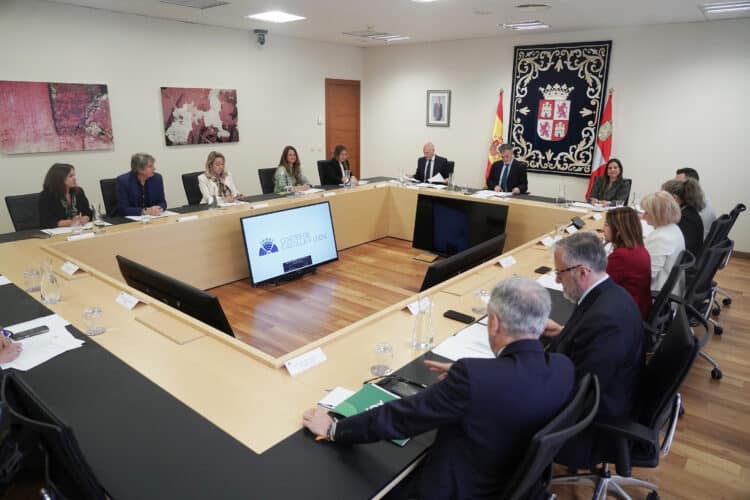 Reunión, este jueves, de la Mesa de las Cortes y de la Junta de Portavoces. / Rubén Cacho