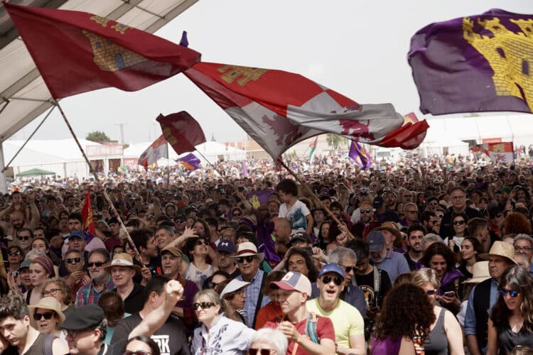 Villalar de los Comuneros (Valladolid) volvió a llenarse de música y reivindicaciones. / Eduardo Margareto