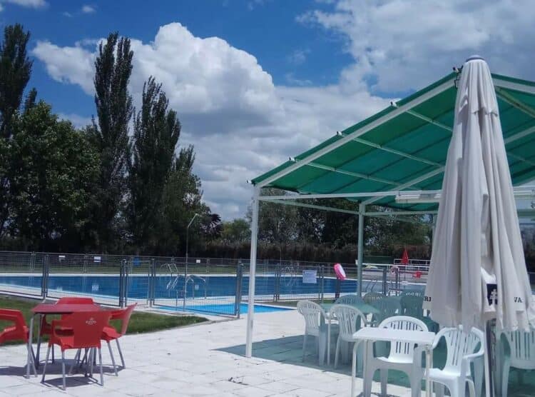 Piscina municipal de Abades.